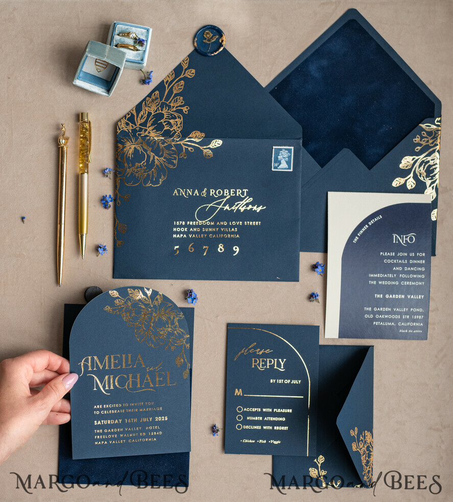 HOCHZEITS EINLADUNGEN Gold / Roségold / Silber / Glitzer Elegante Bogen-Hochzeitseinladungen Marineblau, Samt-Tasche Dunkelblau Gold Moderne Hochzeit, Hochzeitseinladungsset, Bogen-Samt-Taschen Einladungset