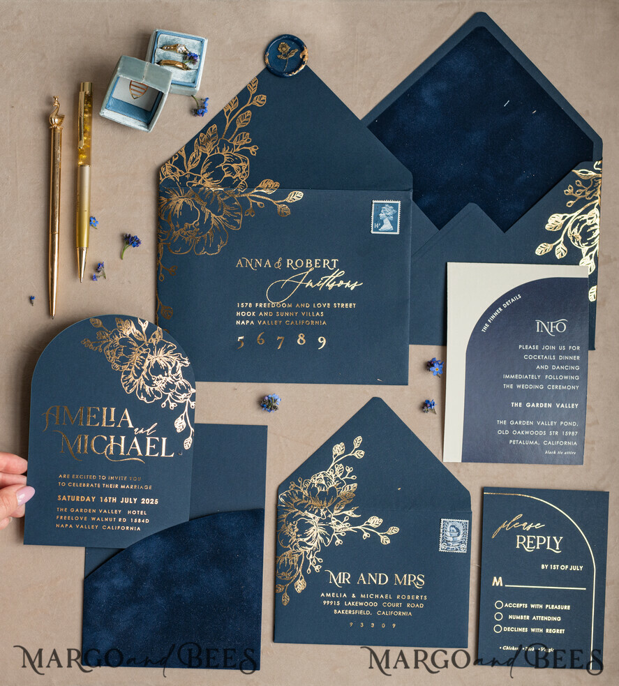 HOCHZEITS EINLADUNGEN Gold / Roségold / Silber / Glitzer Elegante Bogen-Hochzeitseinladungen Marineblau, Samt-Tasche Dunkelblau Gold Moderne Hochzeit, Hochzeitseinladungsset, Bogen-Samt-Taschen Einladungset