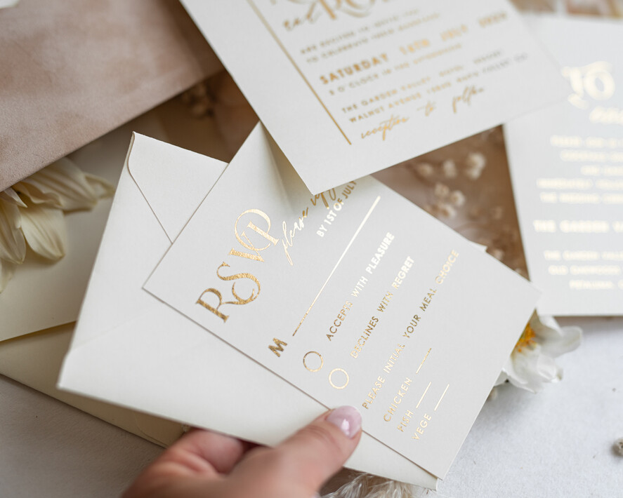HOCHZEITS EINLADUNGEN Gold / Roségold / Silber / Glitzer Maßgeschneiderte Hochzeitskarten aus Samt mit Cremetasche, elegante goldene Quaste Hochzeitskarten, goldene Hochzeitsladung, Luxus-Hochzeitskarten