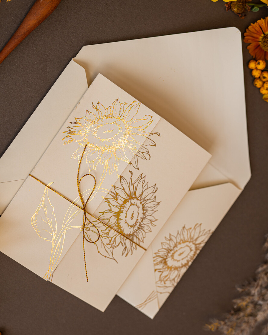 HOCHZEITS EINLADUNGEN Gold / Roségold / Silber / Glitzer Luxuriöse Goldfolien-Hochzeitseinladungen, romantische Sommerhochzeits-Papeterie, elegante goldene Sonnenblumen-Hochzeitseinladungen, glamouröse nude Hochzeitspapeterie.