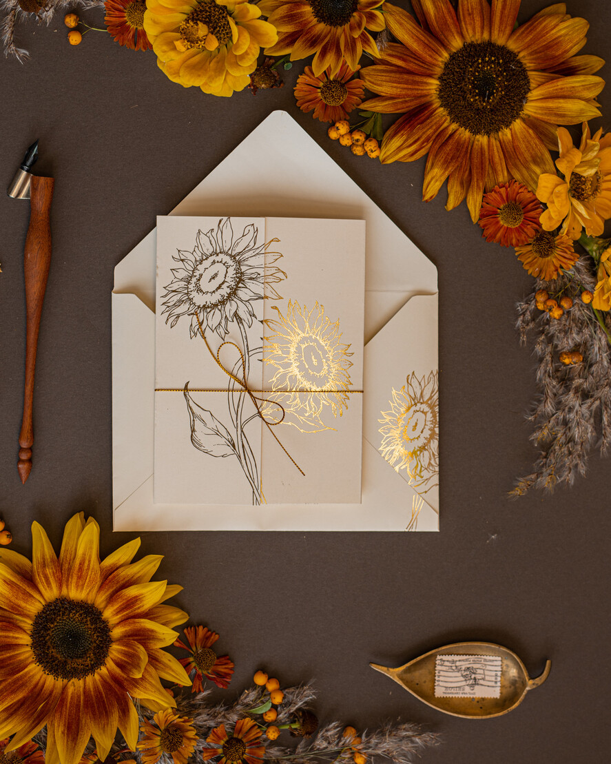 HOCHZEITS EINLADUNGEN Gold / Roségold / Silber / Glitzer Luxuriöse Goldfolien-Hochzeitseinladungen, romantische Sommerhochzeits-Papeterie, elegante goldene Sonnenblumen-Hochzeitseinladungen, glamouröse nude Hochzeitspapeterie.