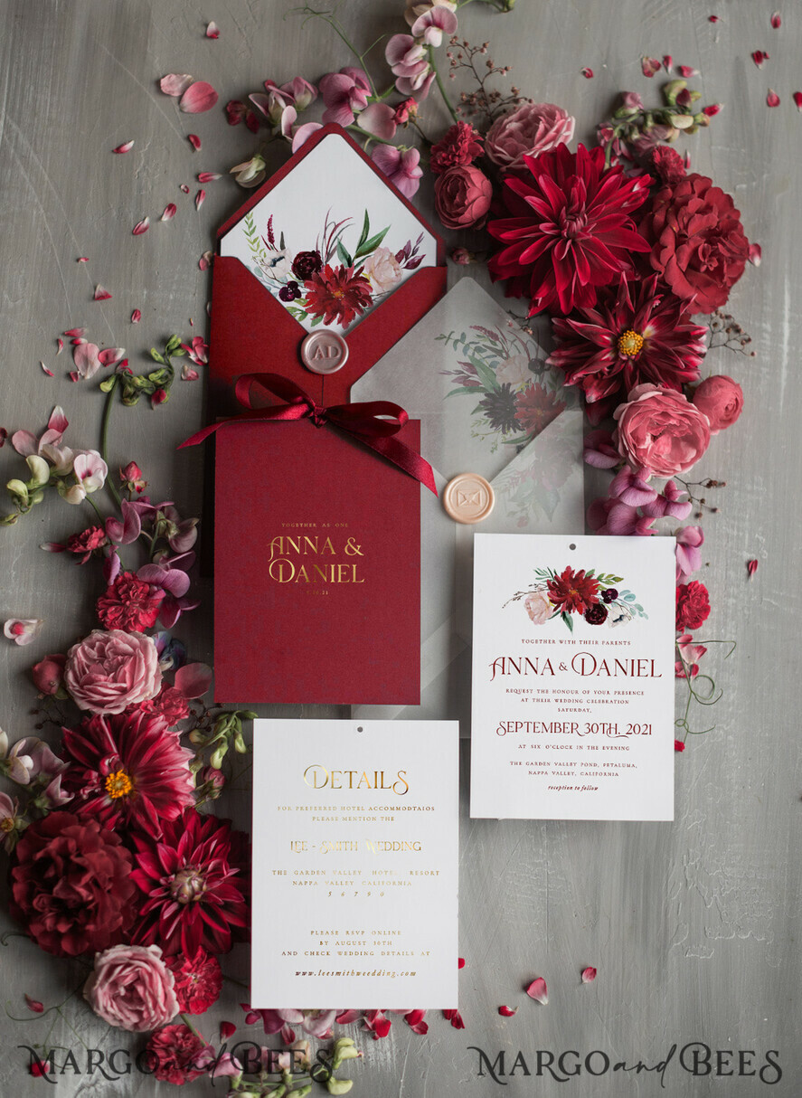 HOCHZEITS EINLADUNGEN Gold / Roségold / Silber / Glitzer Romantische rote Hochzeitskarten mit Schleife, glamouröse florale Hochzeitskarten, indische luxuriöse Goldfolien-Hochzeitseinladungen, maßgeschneiderte burgunderfarbene Pocket-Hochzeitseinladungssuite.