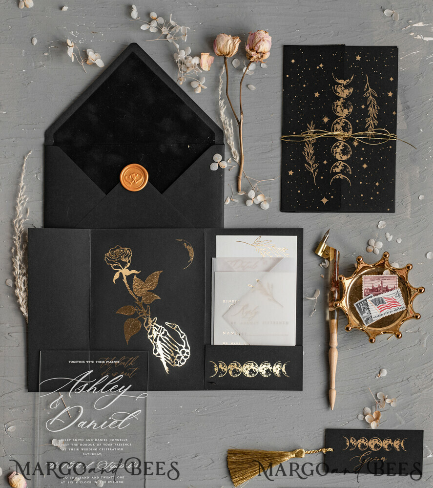 HOCHZEITS EINLADUNGEN Gold / Roségold / Silber / Glitzer Halloween-Mondphasen-Hochzeitseinladungen-Set, schwarze Einladungen, gruselige Halloween-Einladungen, gothische Hochzeitseinladungskarten, Skelett-Hochzeitsset in Schwarz und Gold.