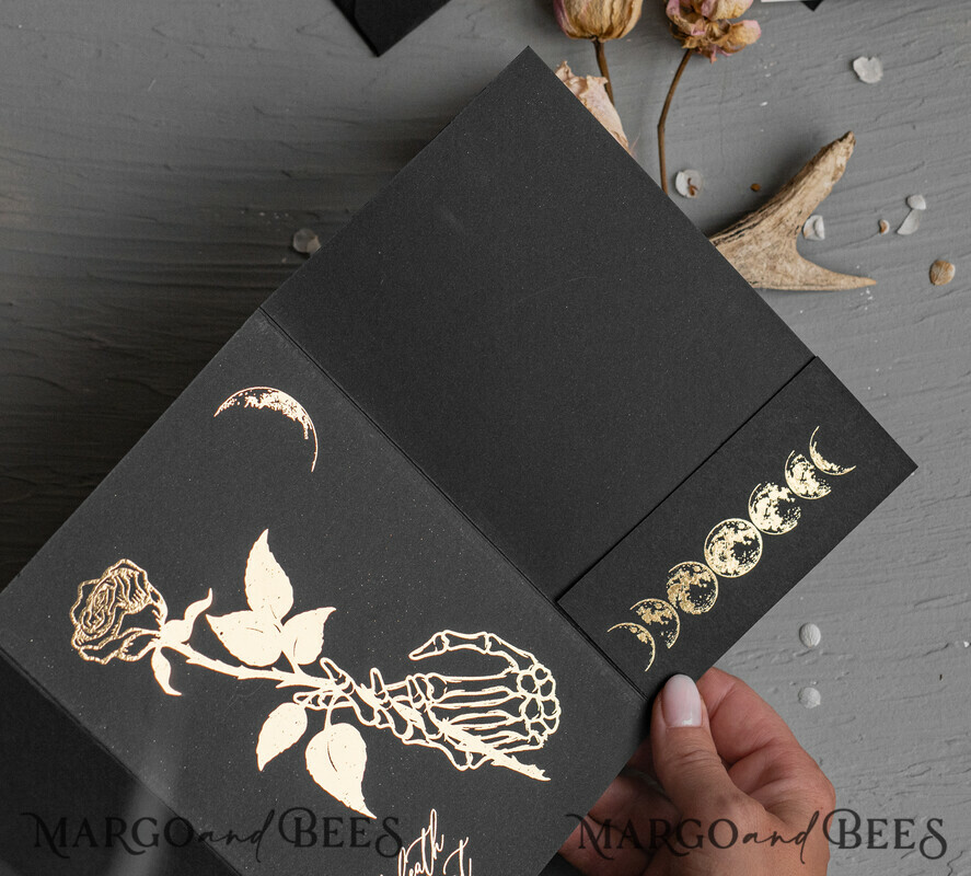 HOCHZEITS EINLADUNGEN Gold / Roségold / Silber / Glitzer Halloween-Mondphasen-Hochzeitseinladungen-Set, schwarze Einladungen, gruselige Halloween-Einladungen, gothische Hochzeitseinladungskarten, Skelett-Hochzeitsset in Schwarz und Gold.