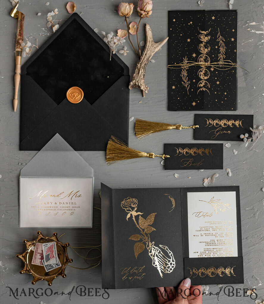 HOCHZEITS EINLADUNGEN Gold / Roségold / Silber / Glitzer Halloween-Mondphasen-Hochzeitseinladungen-Set, schwarze Einladungen, gruselige Halloween-Einladungen, gothische Hochzeitseinladungskarten, Skelett-Hochzeitsset in Schwarz und Gold.