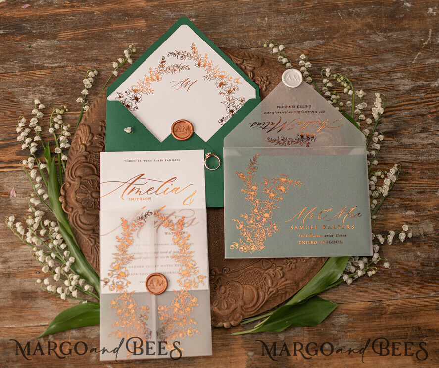 HOCHZEITS EINLADUNGEN Gold / Roségold / Silber / Glitzer Luxuriöse grüne Goldhochzeitseinladungen, elegante smaragdgrüne Hochzeitskarten, maßgeschneiderte Einladungskarten aus weißem Pergament, Einladungen mit goldenem Glanz.