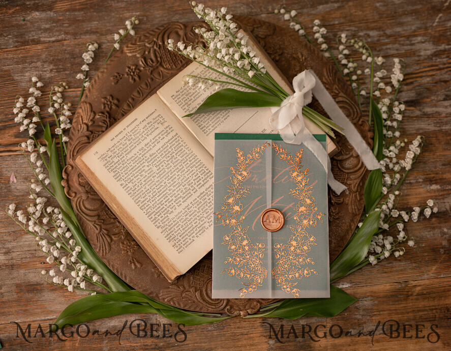 HOCHZEITS EINLADUNGEN Gold / Roségold / Silber / Glitzer Luxuriöse grüne Goldhochzeitseinladungen, elegante smaragdgrüne Hochzeitskarten, maßgeschneiderte Einladungskarten aus weißem Pergament, Einladungen mit goldenem Glanz.