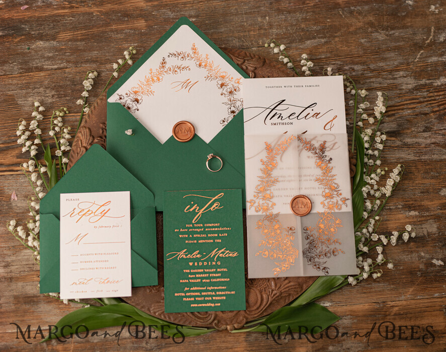 HOCHZEITS EINLADUNGEN Gold / Roségold / Silber / Glitzer Luxuriöse grüne Goldhochzeitseinladungen, elegante smaragdgrüne Hochzeitskarten, maßgeschneiderte Einladungskarten aus weißem Pergament, Einladungen mit goldenem Glanz.