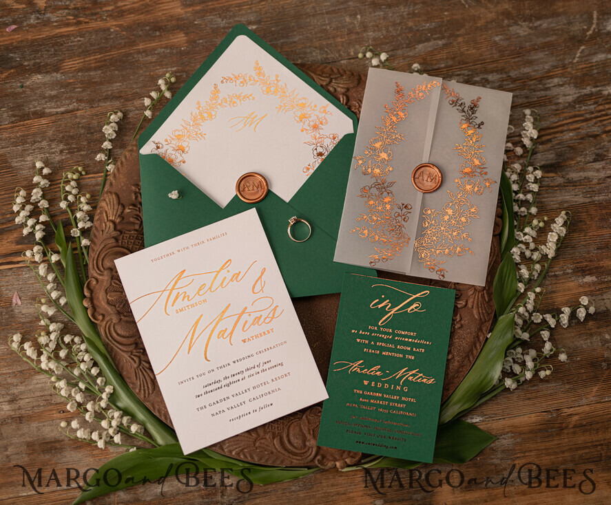 HOCHZEITS EINLADUNGEN Gold / Roségold / Silber / Glitzer Luxuriöse grüne Goldhochzeitseinladungen, elegante smaragdgrüne Hochzeitskarten, maßgeschneiderte Einladungskarten aus weißem Pergament, Einladungen mit goldenem Glanz.