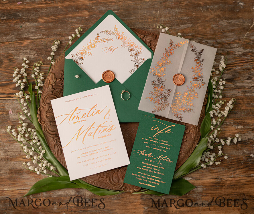 HOCHZEITS EINLADUNGEN Gold / Roségold / Silber / Glitzer Luxuriöse grüne Goldhochzeitseinladungen, elegante smaragdgrüne Hochzeitskarten, maßgeschneiderte Einladungskarten aus weißem Pergament, Einladungen mit goldenem Glanz.