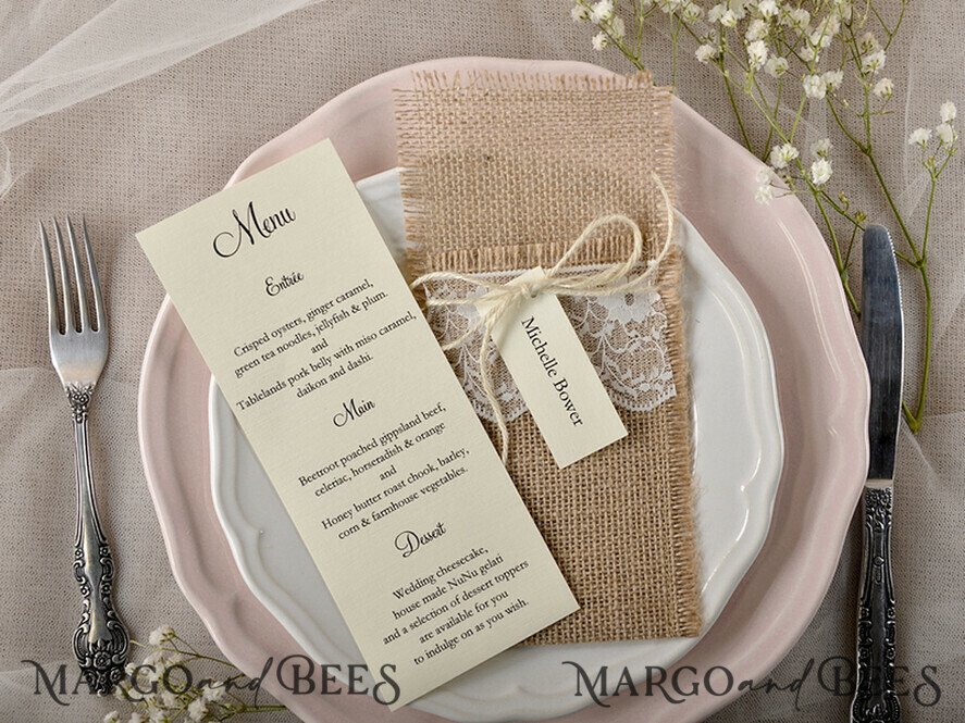 MENÜ & PROGRAMME  
 rustikal Jute Besteckhalter mit Jute-Schnur, rustikale Spitzen- Tischdekoration, Hochzeitstischset, Tischgedeck, Jute Tischdekoration, elegantes rustikales Hochzeitsmenü