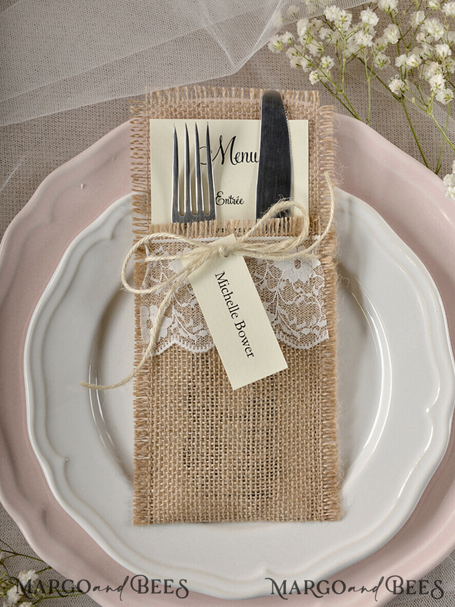 MENÜ & PROGRAMME  
 rustikal Jute Besteckhalter mit Jute-Schnur, rustikale Spitzen- Tischdekoration, Hochzeitstischset, Tischgedeck, Jute Tischdekoration, elegantes rustikales Hochzeitsmenü