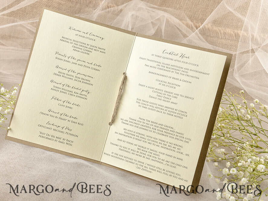 MENÜ & PROGRAMME  
 rustikal Ecru rustikales Hochzeitsprogramm mit Holzherzen, Scheunenhochzeitsprogramm, ökologisch romantische personalisierte Karten mit Jute, einfaches rustikales Spitzenhochzeitsprogramm, elegantes Heft rustikale Hochzeitskarten.