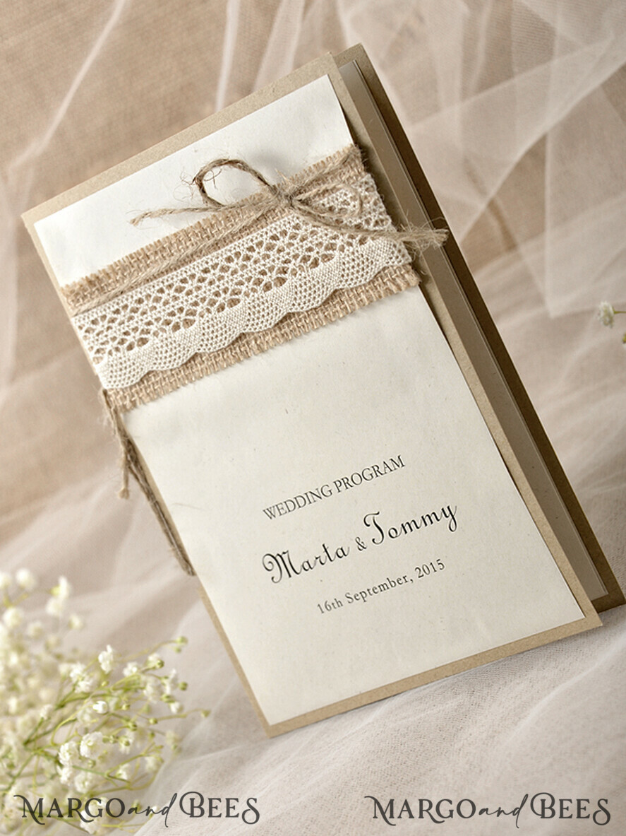 MENÜ & PROGRAMME  
 rustikal Ecru Rustikales Hochzeitsprogramm mit Spitze, Scheunenhochzeitsprogramm, Eco-romantische personalisierte Karten mit Schnur, einfaches rustikales Spitzenhochzeitsprogramm, elegantes Heft rustikale Hochzeitskarten