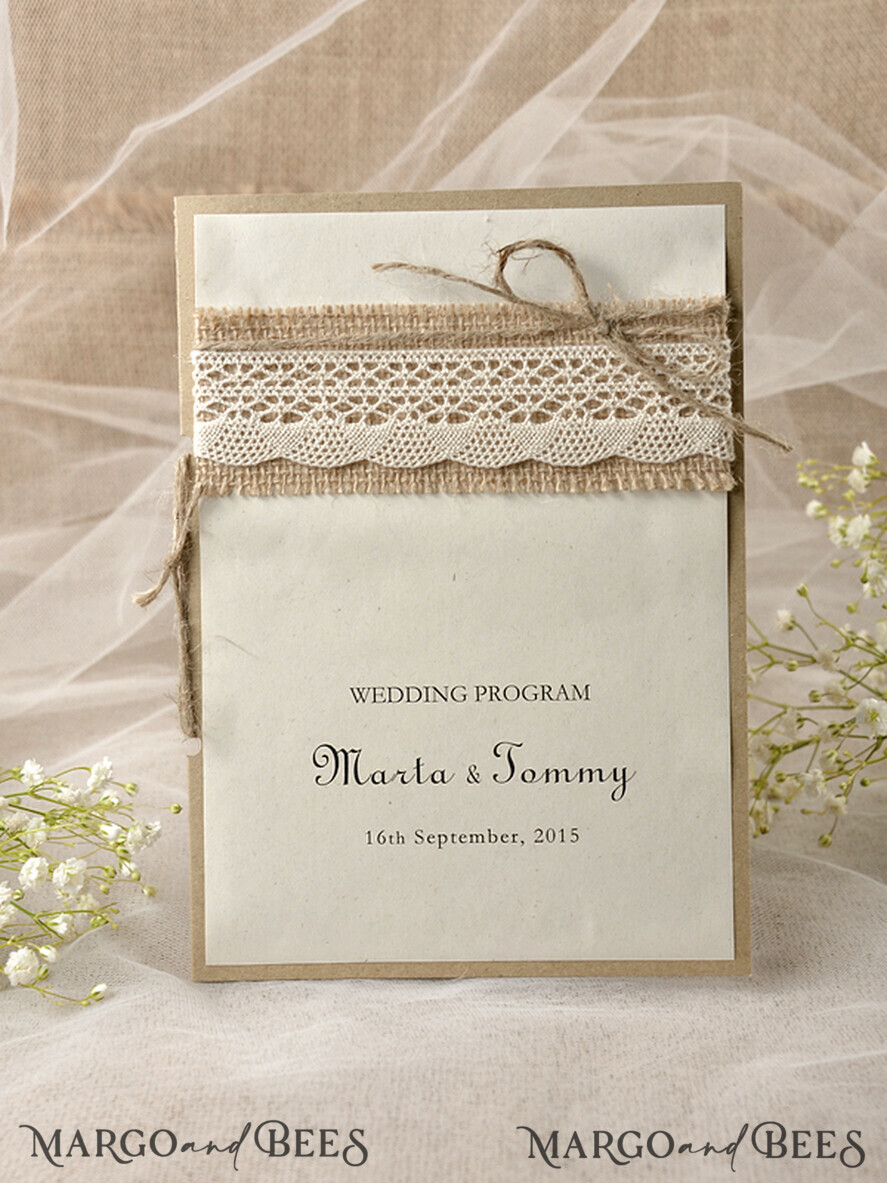 MENÜ & PROGRAMME  
 rustikal Ecru Rustikales Hochzeitsprogramm mit Spitze, Scheunenhochzeitsprogramm, Eco-romantische personalisierte Karten mit Schnur, einfaches rustikales Spitzenhochzeitsprogramm, elegantes Heft rustikale Hochzeitskarten
