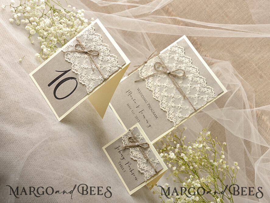 MENÜ & PROGRAMME  
 rustikal Rustikales Hochzeitsprogramm mit Spitze, Scheunenhochzeitsprogramm, eco-romantische personalisierte Karten mit Jute, einfaches rustikales Spitzenhochzeitsprogramm, elegantes Heft braune Hochzeitskarten