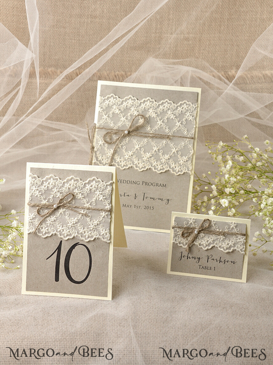 MENÜ & PROGRAMME  
 rustikal Rustikales Hochzeitsprogramm mit Spitze, Scheunenhochzeitsprogramm, eco-romantische personalisierte Karten mit Jute, einfaches rustikales Spitzenhochzeitsprogramm, elegantes Heft braune Hochzeitskarten