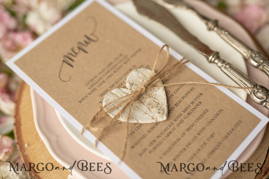 MENÜ & PROGRAMME  
 rustikal Rustikales Hochzeitsmenü mit Schnur, Hochzeitsdinner-Menü im Scheunenstil, ökologisch romantische personalisierte Karten mit Holzherz, Kraft-Hochzeitsmenü, einfaches rustikales Jute-Hochzeitsmenü, elegante Hochzeitsmenükarten.