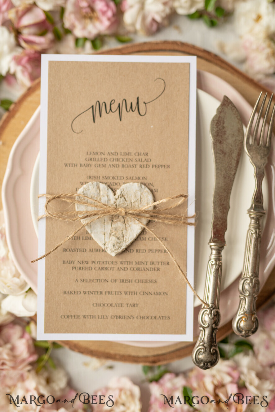 MENÜ & PROGRAMME  
 rustikal Rustikales Hochzeitsmenü mit Schnur, Hochzeitsdinner-Menü im Scheunenstil, ökologisch romantische personalisierte Karten mit Holzherz, Kraft-Hochzeitsmenü, einfaches rustikales Jute-Hochzeitsmenü, elegante Hochzeitsmenükarten.