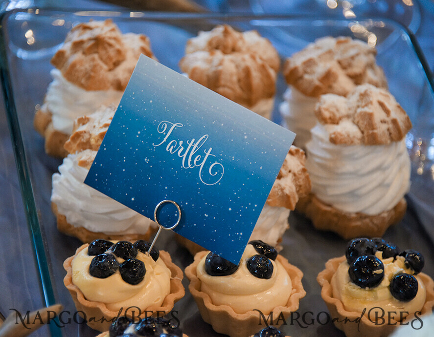 TISCHDEKORATIONSCHILDER   Holz Eco Rustikale Tischnummern Elegante Galaxie Hochzeits-Desserttisch maßgeschneiderte Aquarell Tischdekoration, romantische Winter Tischkarten, Nachthimmel blaue Hochzeitskarten, Sterne Hochzeits Tischkarte, individuell