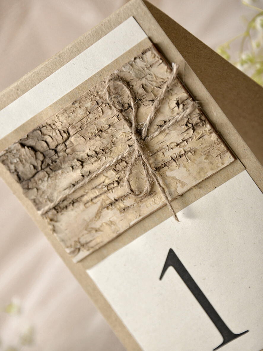 TISCHDEKORATIONSCHILDER   Holz Eco Rustikale Tischnummern Rustikale Hochzeitstischnummern mit Jute-Schnur und Holzdekoration, Scheunenhochzeit Tischkarten, Holz Eco romantische personalisierte Karten, einfache ecru rustikale Karten