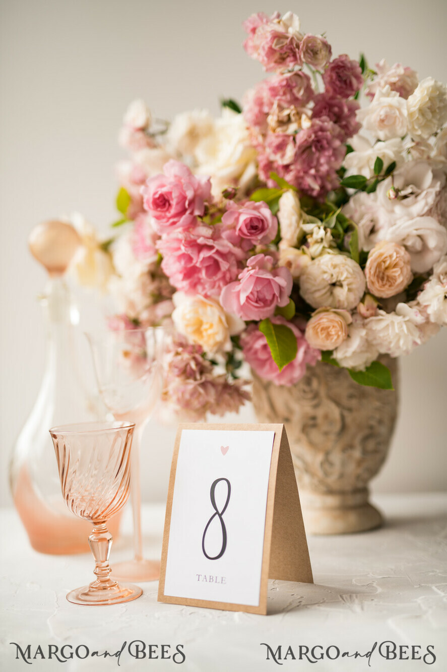 TISCHDEKORATIONSCHILDER   Holz Eco Rustikale Tischnummern Vintage Holztischnummern für Hochzeiten mit Jute, elegante Birkenherz-Tischkarten für Hochzeiten, maßgeschneiderte ökologische Papierhochzeitsdekoration, handgefertigte Hochzeitsstationery.
