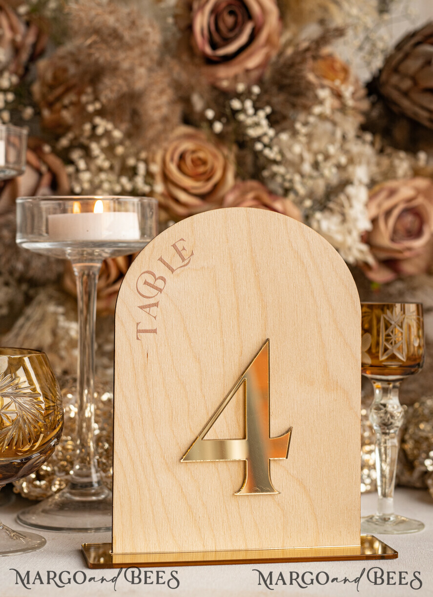 TISCHDEKORATIONSCHILDER   Holz Eco Rustikale Tischnummern Rustikale Holzbogen Hochzeits Tischnummern, Holzgold Plexi Tischnummern, Landhaus Hochzeit Tischdekoration, Hochzeitsbeschilderung Holz goldene Spiegel Tischnummern