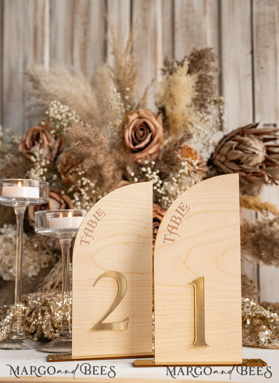 TISCHDEKORATIONSCHILDER   Holz Eco Rustikale Tischnummern Rustikale Holz-Halbbogen-Hochzeits-Tischnummern, Holz-Gold-Plexi-Tischnummern, ländliche Scheunen-Hochzeits-Tischdekoration, Hochzeitsschild-Holz-goldene Spiegel-Tischnummern