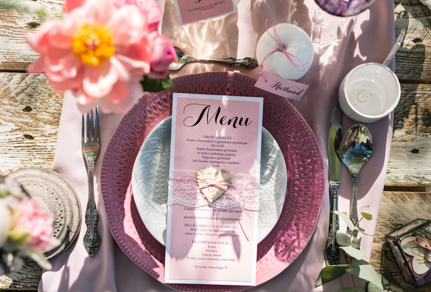 MENÜ & PROGRAMME  
 rustikal und Spitze Rustikales Hochzeitsmenü mit Spitze, Hochzeitsdinner-Menü im Scheunenstil, ökologisch-romantische personalisierte Karten mit Holzherz, Kraft-Hochzeitsmenü, einfaches rustikales Spitzen-Hochzeitsmenü, elegante rosa Hochzeitsmenü-Karten.