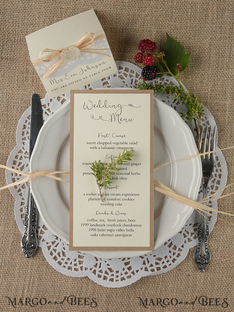 MENÜ & PROGRAMME  
 rustikal und Spitze Maßgeschneidertes Rustikales Glamour Hochzeitsmenü, Maßgeschneiderte Vintage Hochzeitsmenükarten, Elegante Hochzeitsmenüs mit Raffiaband, Minimalistische handgefertigte Ecru- und Braune Hochzeitsmenükarte