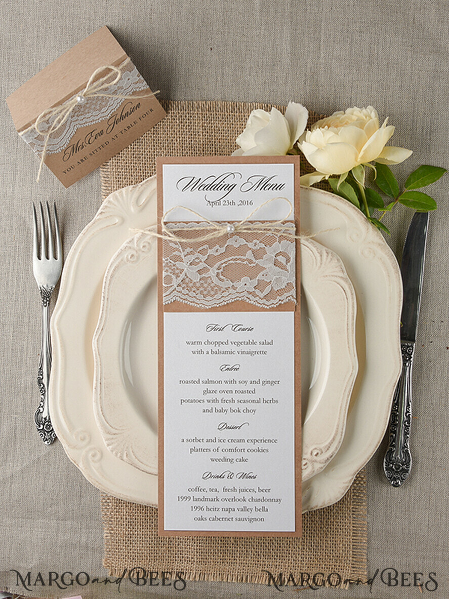 MENÜ & PROGRAMME  
 rustikal und Spitze Minimalistisches Braunes Hochzeitsmenü, Ästhetisches Schickes Spitzenempfangs-Dinner-Menü, Romantisches Menü Mit Jute-Schnur, Elegante Weiße Und Braune Handgemachte Hochzeitsmenü-Karten