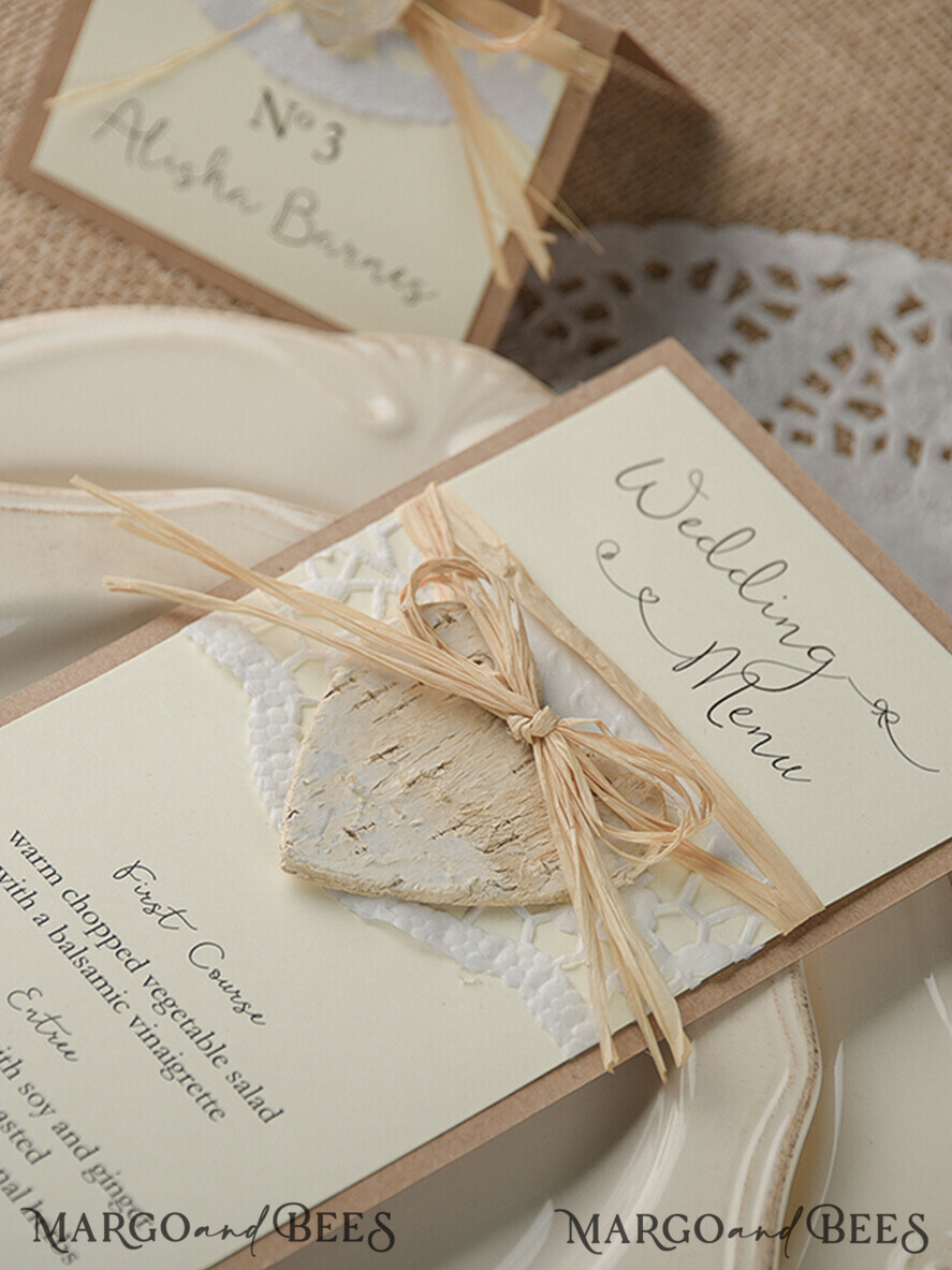 MENÜ & PROGRAMME  
 rustikal und Spitze Minimalistisches braunes Hochzeitsmenü, ästhetisches Spitzenempfangs-Dinner-Menü, romantisches Menü mit Holzherz, elegante Hochzeitsmenükarten