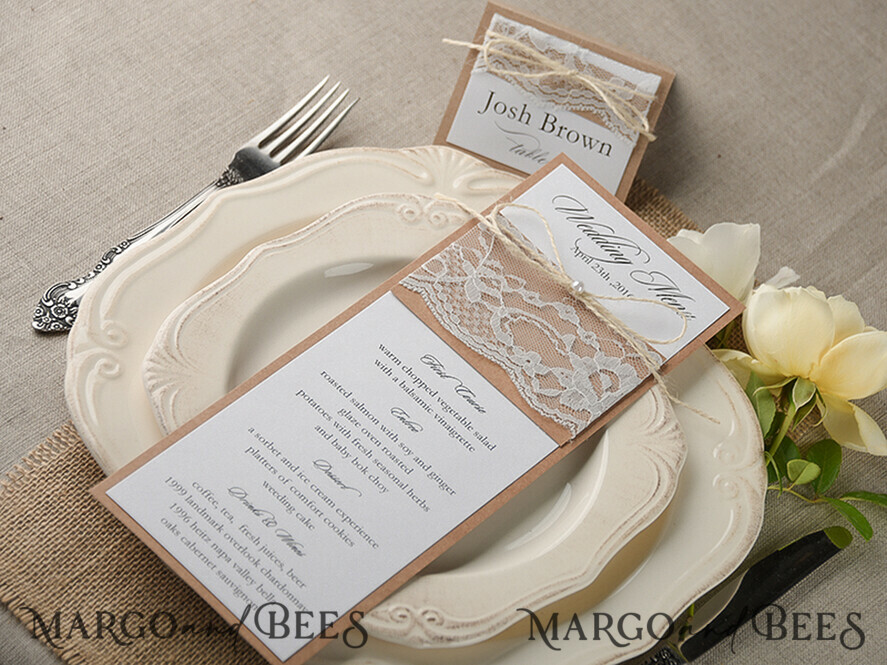 MENÜ & PROGRAMME  
 rustikal und Spitze Minimalistisches Braunes Hochzeitsmenü, Ästhetisches Spitzen-Empfangs-Dinner-Menü, Romantisches Menü mit Juteschnur, Elegante Hochzeitsmenü-Karten