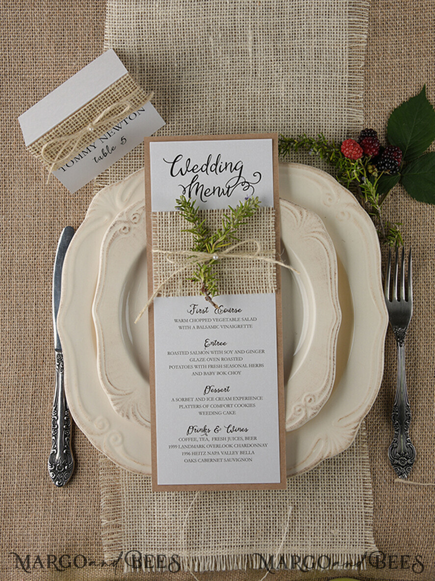 MENÜ & PROGRAMME  
 rustikal und Spitze Minimalistisches Braunes Hochzeitsmenü, Ästhetisches Empfangs-Dinner-Menü, Romantisches Shabby Chic Menü mit Jute-Schnur, Elegante handgemachte weiße & braune Hochzeitsmenükarten