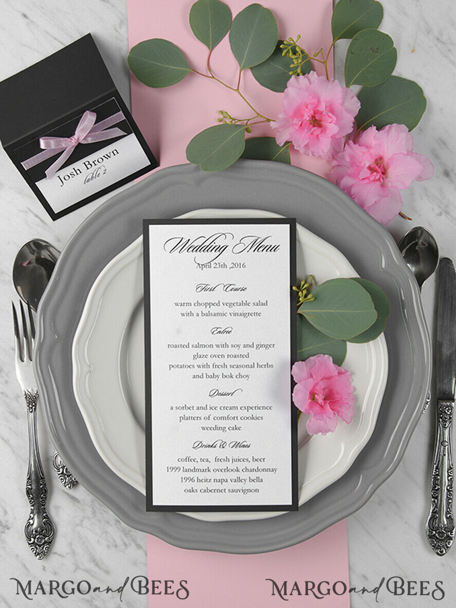 MENÜ & PROGRAMME  
 rustikal und Spitze Minimalistisches schwarzes Hochzeitsmenü, ästhetisches Empfangs-Dinner-Menü, romantisches Menü mit rosa Schleife, elegantes schwarzes Hochzeitsmenü, einzigartiges modernes Schwarz-Weiß-Menü