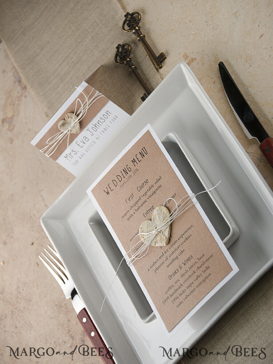 MENÜ & PROGRAMME  
 rustikal und Spitze Rustikales Hochzeitsmenü, Scheunenhochzeits-Dinner-Menü, ökologisch romantische personalisierte Karten mit Holzherz und Schnur, Kraft-Hochzeitsmenü, einfaches rustikales Hochzeitsmenü, elegantes ökologisches braunes Hochzeitsmenükarten.