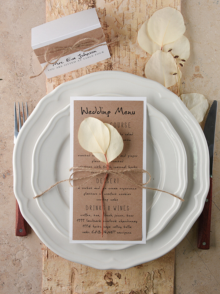 MENÜ & PROGRAMME  
 rustikal und Spitze Rustikales Hochzeitsmenü, Hochzeitsdinner-Menü in der Scheune, ökologische romantische personalisierte Karten mit Blatt und Schnur, Kraft-Hochzeitsmenü, einfaches handgemachtes rustikales Hochzeitsmenü