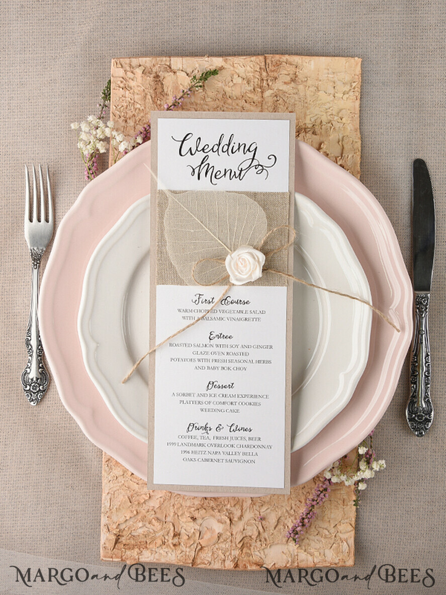 MENÜ & PROGRAMME  
 rustikal und Spitze Rustikales Hochzeitsmenü mit Jute, Hochzeitsmenükarten für die Scheune, ökologisch romantische personalisierte Karten mit Blume, einfaches rustikales Menü, elegante handgefertigte ecrufarbene Hochzeitskarten.