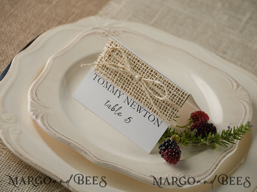 PLATZKARTEN / TISCHKARTEN  
 rustikal und Spitze Rustikale Hochzeitsplatzkarten, weiße und umweltfreundliche Platzkarten, natürliche Jute-Schnur Hochzeitsnamenskarten, umweltfreundliche rustikale Namensschilder, bearbeitbarer Text, einfaches Design Empfangskarten.