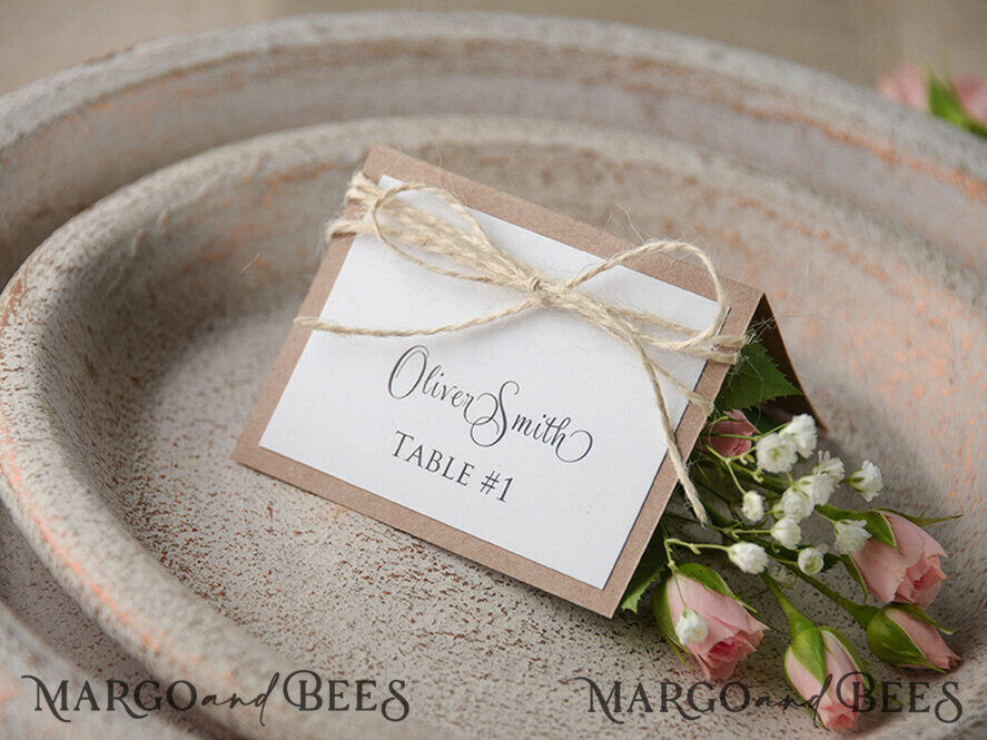 PLATZKARTEN / TISCHKARTEN  
 rustikal und Spitze Elegante Eco Weiße Hochzeitsplatzkarten mit natürlicher Schnur, weiße Hochzeitsnamensschilder, rustikale Hochzeitsstationery, bearbeitbarer Text, rustikale Hochzeitsbegleitkarten.