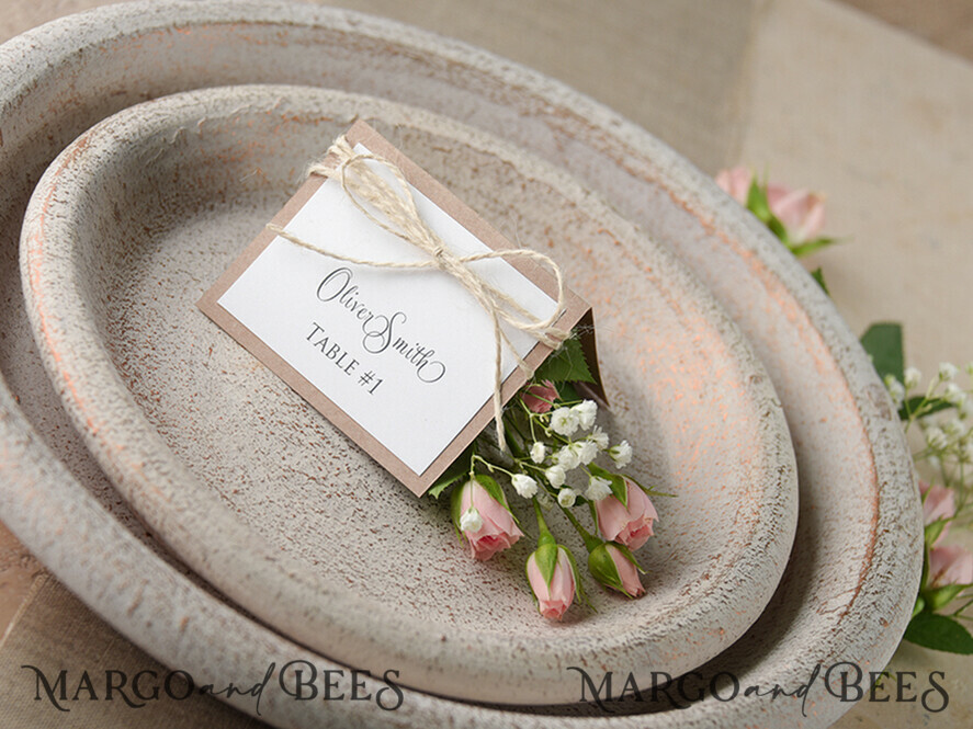PLATZKARTEN / TISCHKARTEN  
 rustikal und Spitze Elegante Eco Weiße Hochzeitsplatzkarten mit natürlicher Schnur, weiße Hochzeitsnamensschilder, rustikale Hochzeitsstationery, bearbeitbarer Text, rustikale Hochzeitsbegleitkarten.