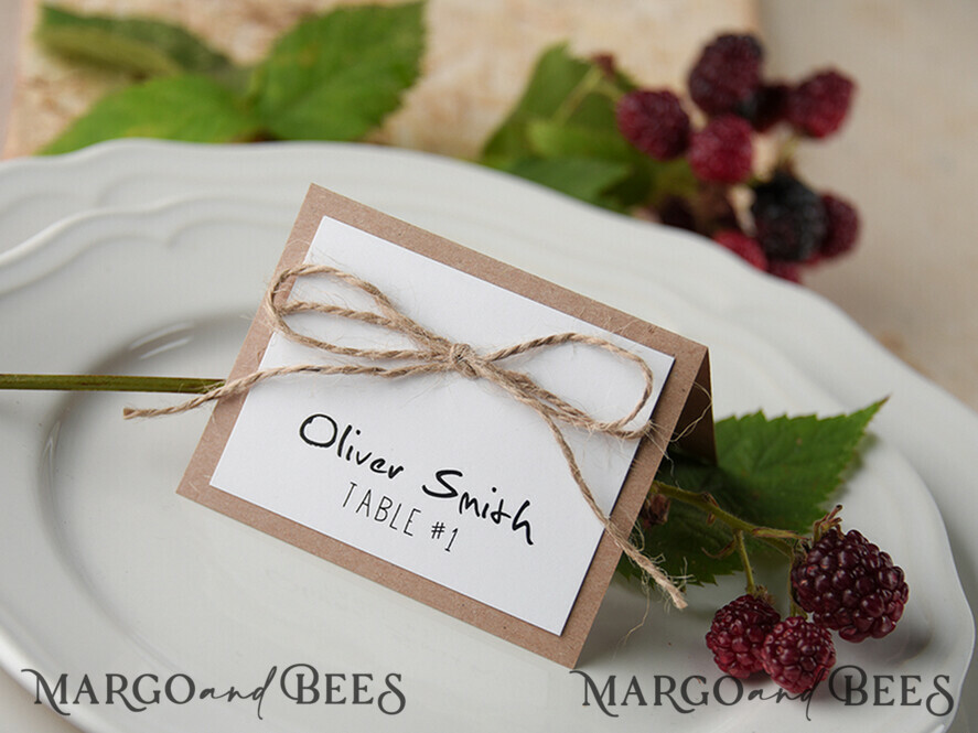PLATZKARTEN / TISCHKARTEN  
 rustikal und Spitze Elegante Eco- und weiße Hochzeitsplatzkarten mit Jute-Schnur, weiße Hochzeitsnamensschilder aus Eco-Papier, rustikale Hochzeitsstationery, editierbare Text-Eskortkarten.
