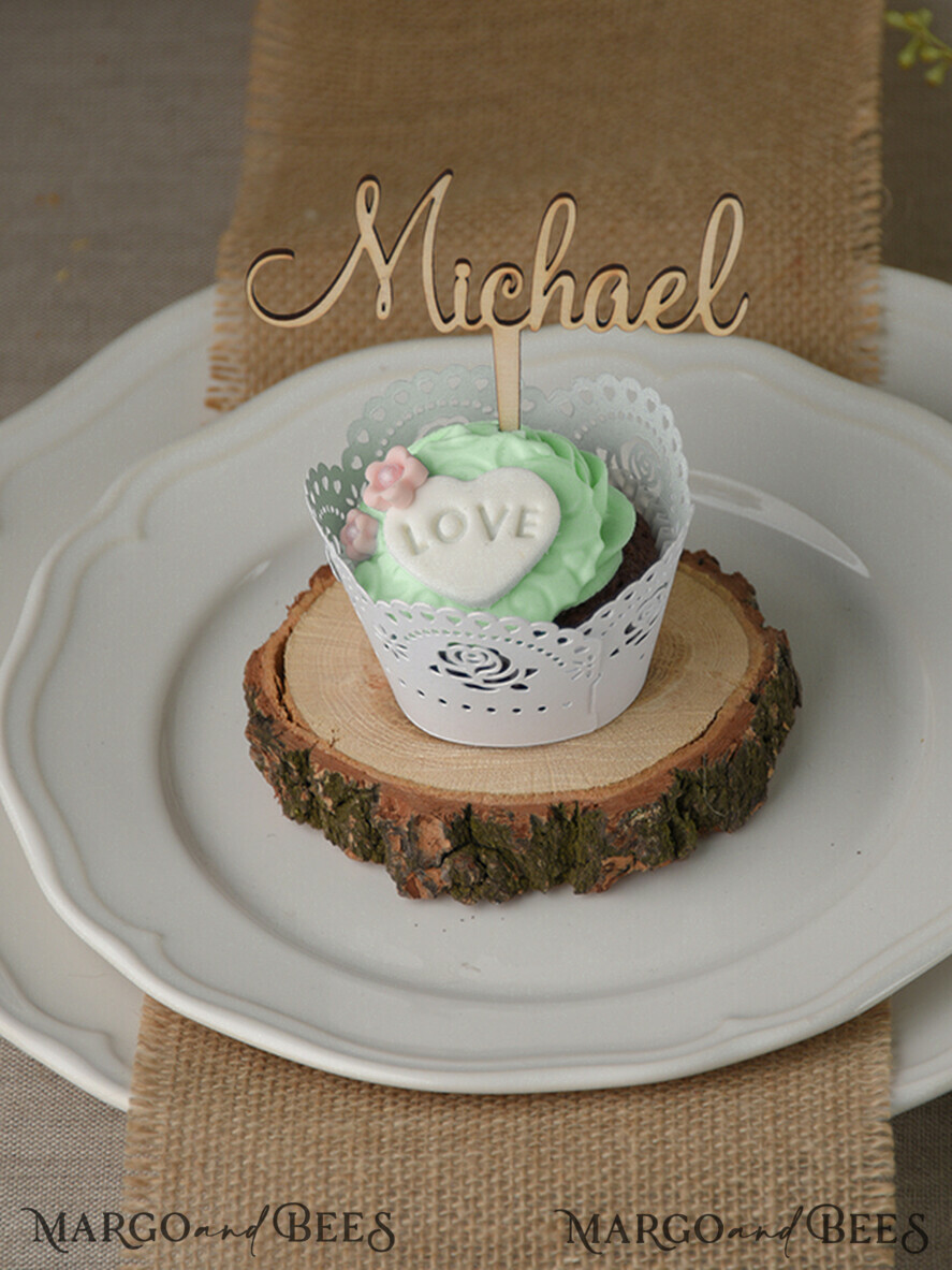 PLATZKARTEN / TISCHKARTEN  
 Acrylgold klar / Holz 3D Individuelle Hochzeit 3D Holz Platzkarten mit Ständer, rustikale Namens-Holz-Einladungen, Boho Lasergeschnittene Namenskarten, Gästenamen Hochzeitskarten, rustikale Hochzeitsschilder.