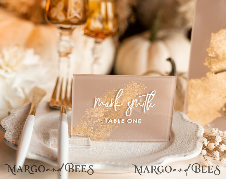 PLATZKARTEN / TISCHKARTEN  
 Acrylgold klar / Holz 3D Acryl Beige Platzkarte mit Ständer, Arch Clear Nude Taupe Namenskarten, Premium Luxus Sitzkarten, Platzkarten für Hochzeitsgäste, Gold Gäste-Eskortkarten