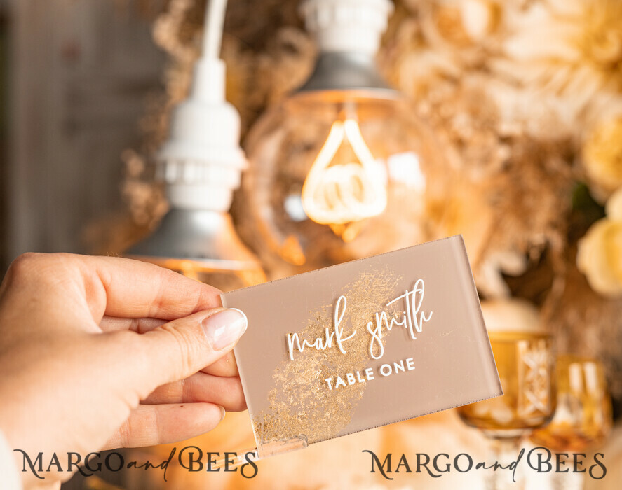 PLATZKARTEN / TISCHKARTEN  
 Acrylgold klar / Holz 3D Acryl Beige Platzkarte mit Ständer, Arch Clear Nude Taupe Namenskarten, Premium Luxus Sitzkarten, Platzkarten für Hochzeitsgäste, Gold Gäste-Eskortkarten