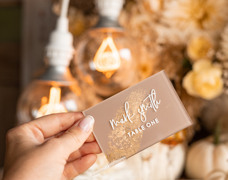 PLATZKARTEN / TISCHKARTEN  
 Acrylgold klar / Holz 3D Acryl Beige Platzkarte mit Ständer, Arch Clear Nude Taupe Namenskarten, Premium Luxus Sitzkarten, Platzkarten für Hochzeitsgäste, Gold Gäste-Eskortkarten