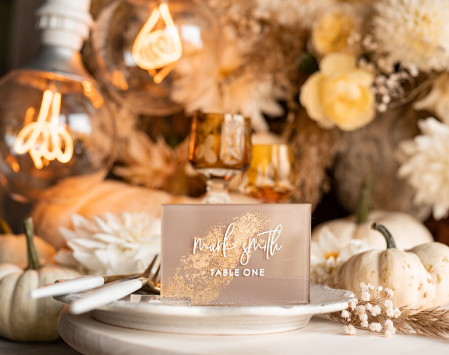 PLATZKARTEN / TISCHKARTEN  
 Acrylgold klar / Holz 3D Acryl Beige Platzkarte mit Ständer, Arch Clear Nude Taupe Namenskarten, Premium Luxus Sitzkarten, Platzkarten für Hochzeitsgäste, Gold Gäste-Eskortkarten