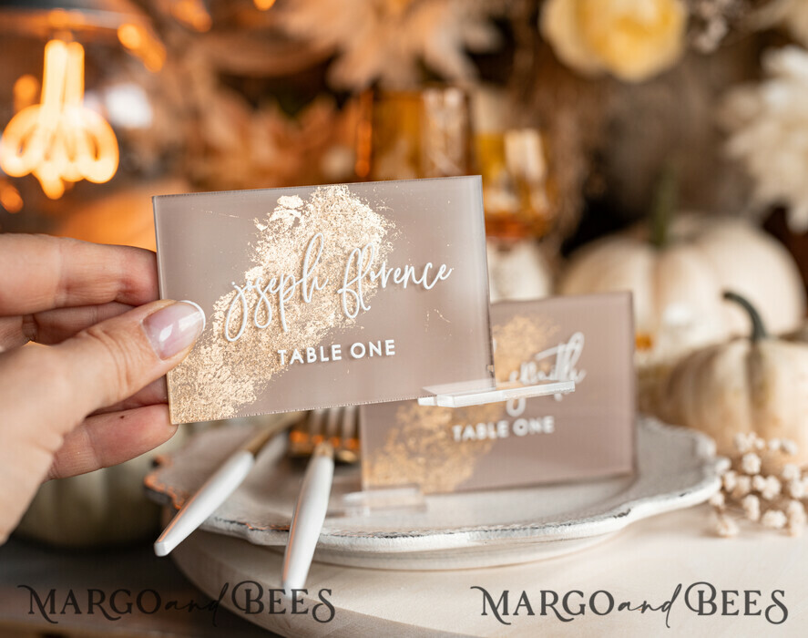 PLATZKARTEN / TISCHKARTEN  
 Acrylgold klar / Holz 3D Acryl Beige Platzkarte mit Ständer, Arch Clear Nude Taupe Namenskarten, Premium Luxus Sitzkarten, Platzkarten für Hochzeitsgäste, Gold Gäste-Eskortkarten