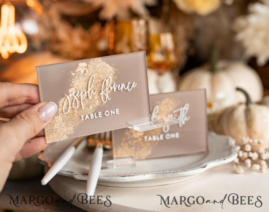 PLATZKARTEN / TISCHKARTEN  
 Acrylgold klar / Holz 3D Acryl Beige Platzkarte mit Ständer, Arch Clear Nude Taupe Namenskarten, Premium Luxus Sitzkarten, Platzkarten für Hochzeitsgäste, Gold Gäste-Eskortkarten