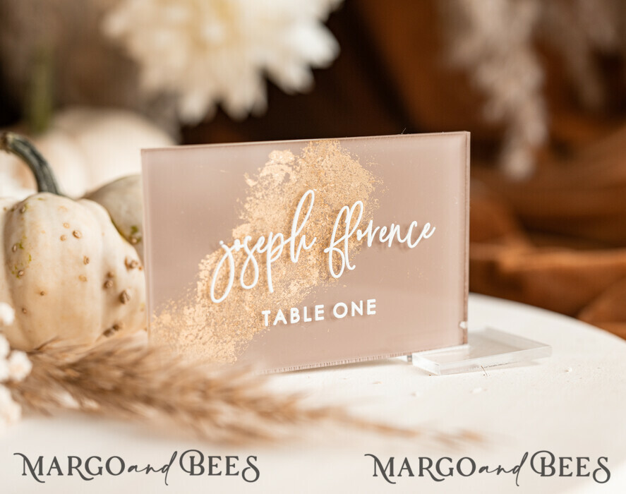 PLATZKARTEN / TISCHKARTEN  
 Acrylgold klar / Holz 3D Acryl Beige Platzkarte mit Ständer, Arch Clear Nude Taupe Namenskarten, Premium Luxus Sitzkarten, Platzkarten für Hochzeitsgäste, Gold Gäste-Eskortkarten